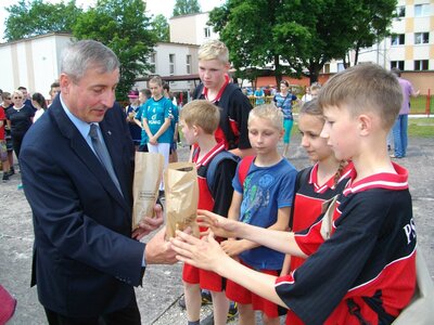 Nagrody wręczał burmistrz Jan Labus. 